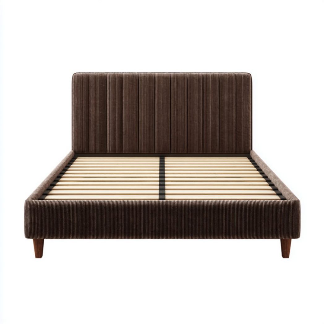 Letto matrimoniale in tessuto marrone con testata imbottita a righe verticali